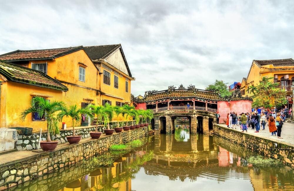 The Japanese Bridge in Hoi An was built with architectural influences from Vietnam, Japan, and China
